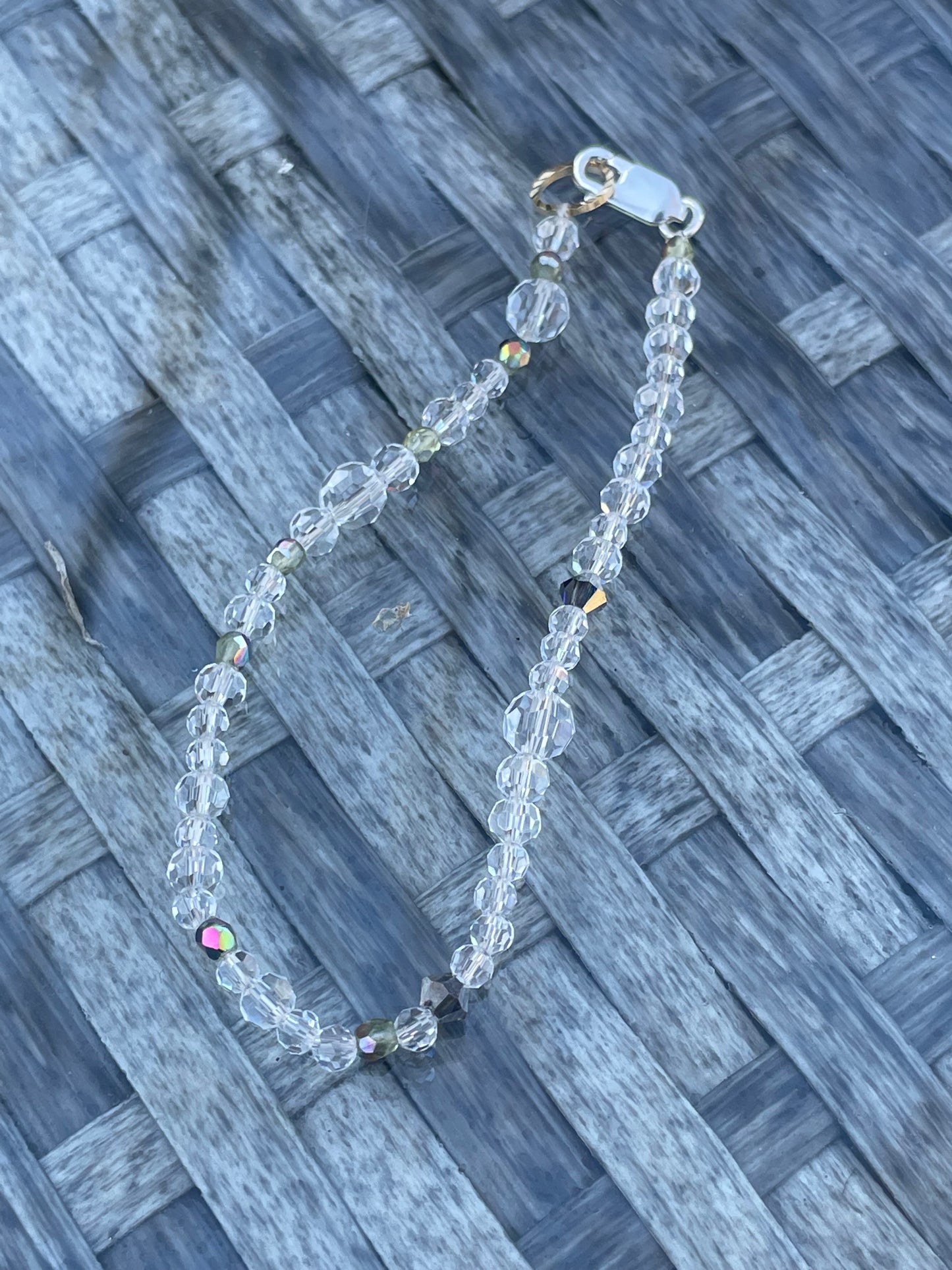 Glass beads dainty bracelet