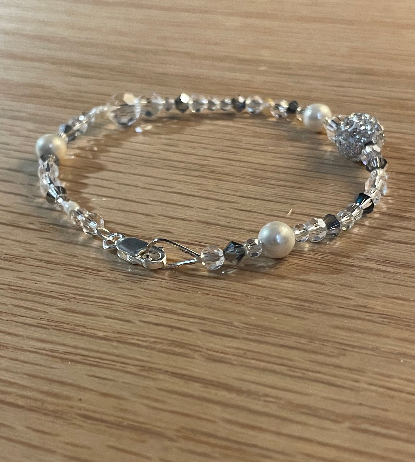 Glass, pearls and crystals bracelet