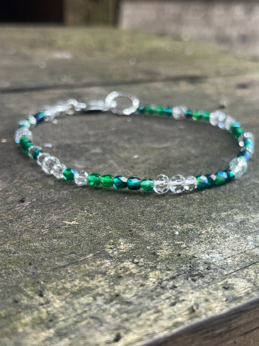 Green glass and crystals bracelet