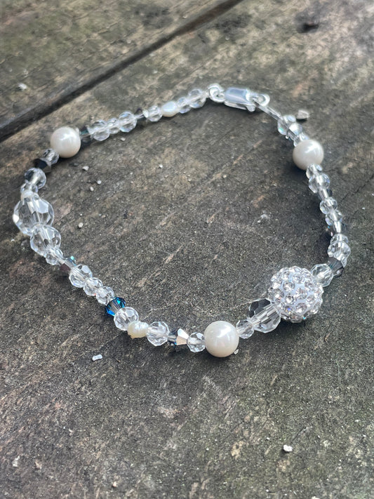Glass, pearls and crystals bracelet
