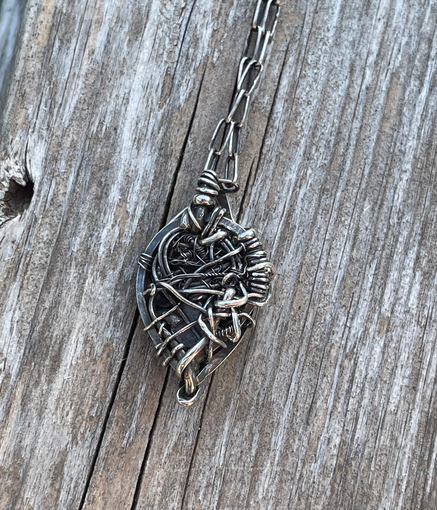 Flowing wire wrap